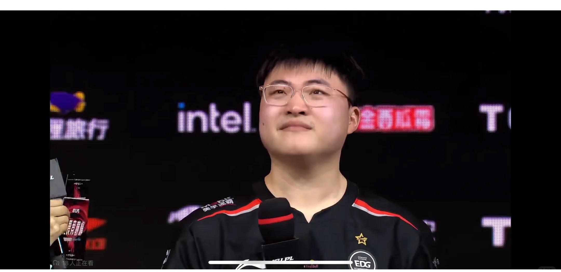 Uzi伤愈复出，悬念迭起首场表现抢眼，曼联球迷欢呼！